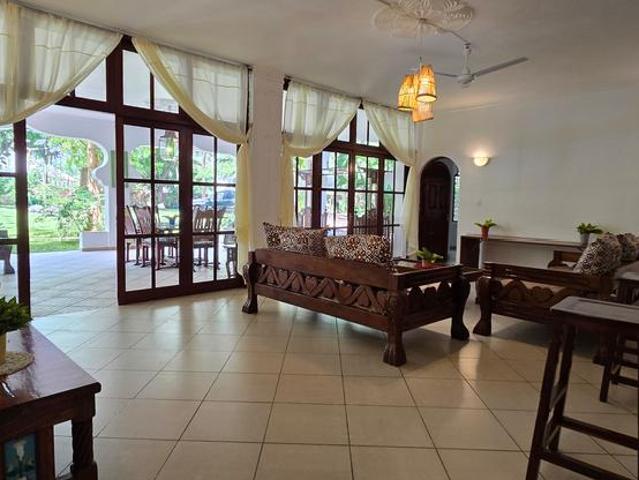 La Marina' Luxury 3 Bedroom All En Suite Apartment for Holiday Bookings
