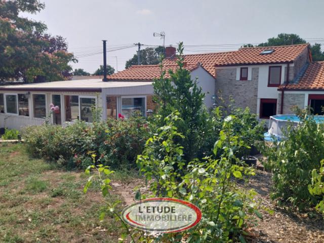 La Marne: longère rénovée de 136 m2 4 chs, grde pièce de v