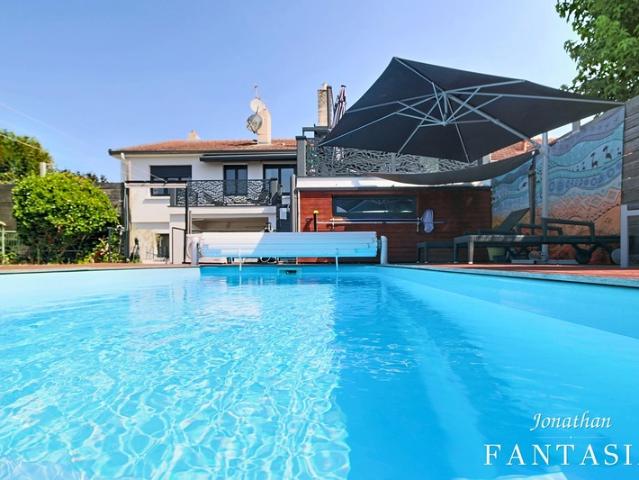 LA MAXE – Maison familiale de 230 m² au sol avec piscine chauffée et généreux espaces extérieurs