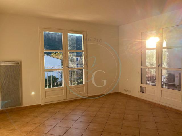 La Môle 3 pièces lumineux avec terrasse dans résidence ave. 52m² La Môle
