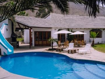 La Molina, Preciosa Casa en venta rodeada de áreas verdes, Sol todo el año