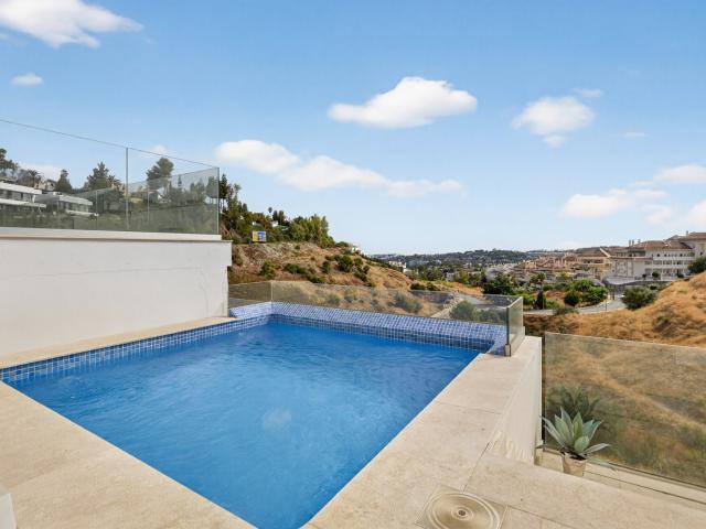 La Morelia de Marbella — Viviendas de Lujo Contemporáneo en Nueva Andalucía