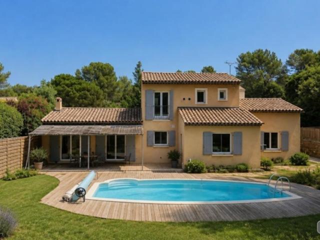 LA MOTTE – Villa 6 pièces avec piscine au Hameau La Cantarel.