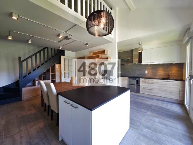 LA MURAZ Grand T2 duplex avec garage et balcon