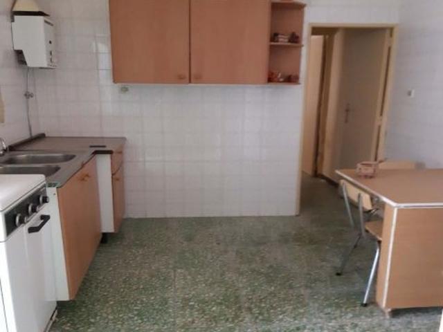 LA NAVA DE SANTIAGO, VIVIENDA AMPLIA, PATIO 300 M2, POSIBILIDAD SOLAR VENTA CONJUNTA SOLAR TRASERO