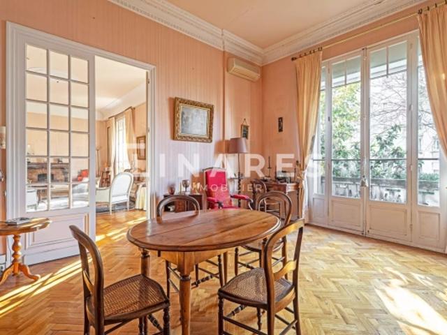 LA NOBLESSE Appartement T6 de 204m2 + Grenier 181m2 + Terrasse + 3 places de parking 13008