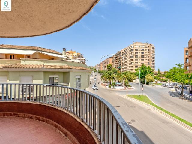 ¡La oportunidad que esperabas en la Avenida de Andalucía! 176 m2 para diseñar el hogar de tus sueños en Jaén