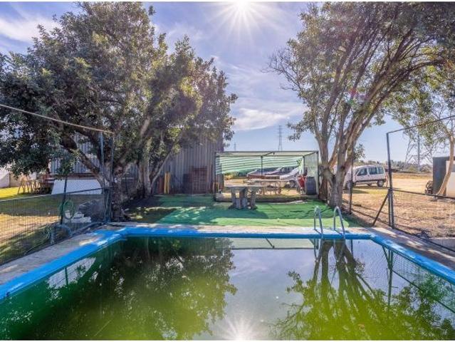 La parcela con vivienda, zona de ocio y proyectos que estabas buscando