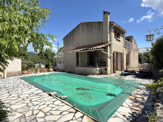 LA PENNE SUR HUVEAUNE, VILLA DE TYPE 5/6 AVEC PISCINE ET GARAGE