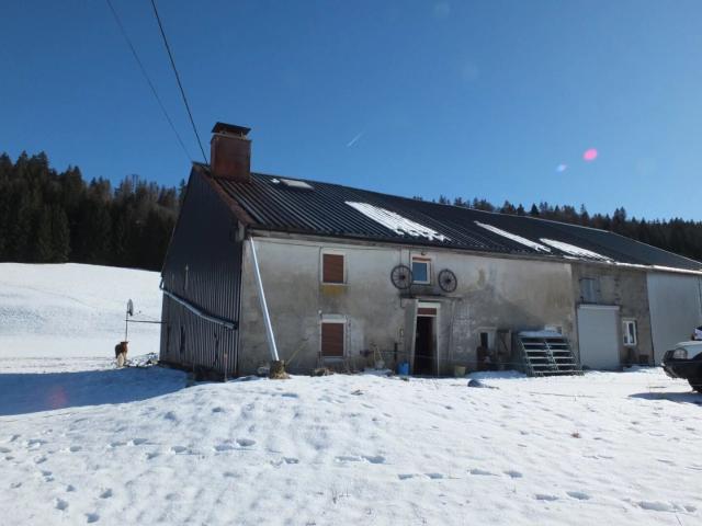 LA PESSE: Maison isolée à rénover