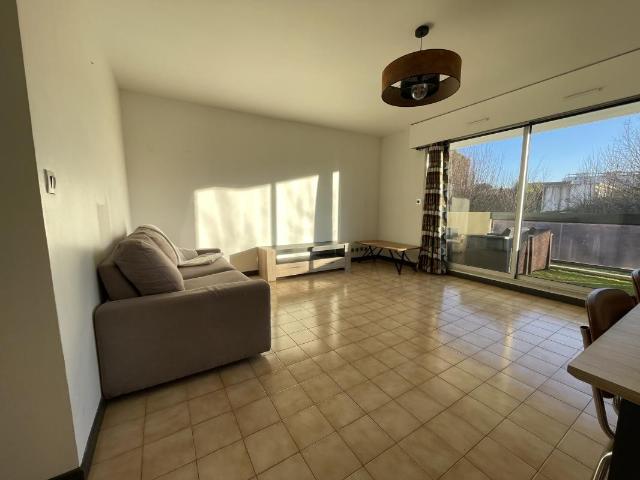 LA POMME 11éme, T3 MEUBLE avec terrasse et garage au calme