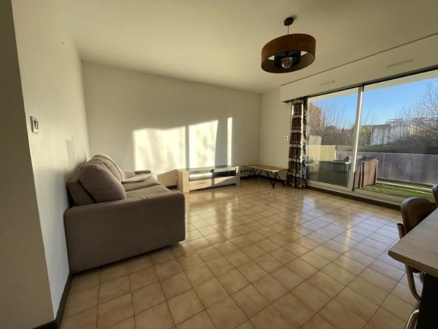 LA POMME 11éme, T3 MEUBLE avec terrasse et garage au calme