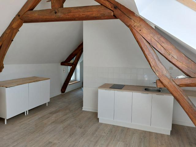 LA POMMERAYE, appartement T2 rénové proche des commerces