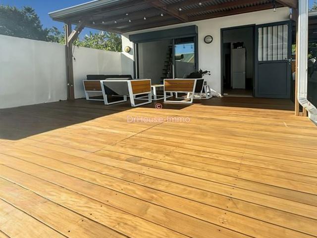LA POINTE / Charmante Maison Contemporaine 4 Pièces avec Varangue, Terrasse Bois et Jacuzzi Secteur très prisé de La Pointe Le Tampon