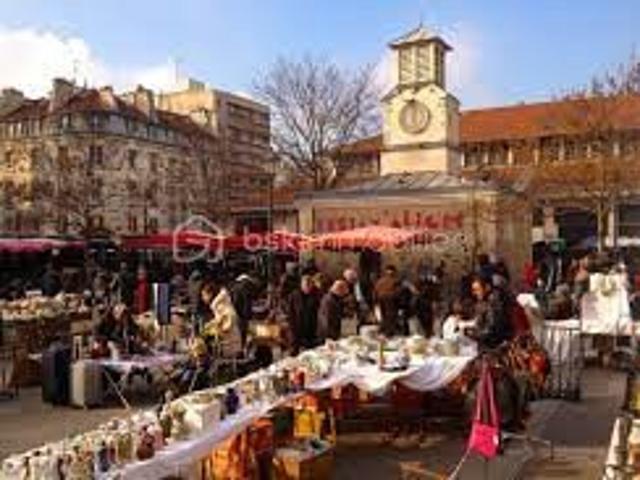 LA PLUS BELLE PLACE DU MARCHE ALIGRE