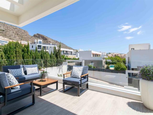La promoción en Sierra Cortina, Benidorm consta de 10 chalet. 257m² Benidorm