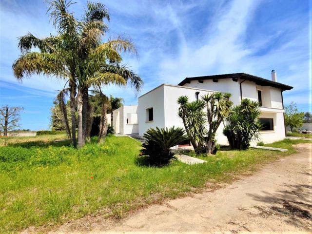 La proprietà si trova nel cuore del Salento, nella parte cen. 610m² Cutrofiano
