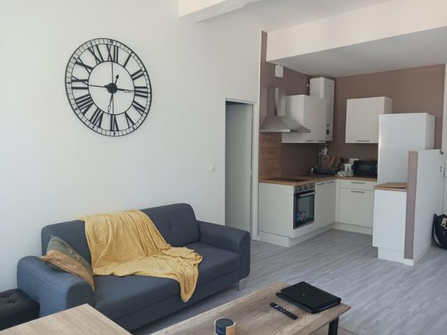 LA REOLE APT T2 MEUBLE BALCON