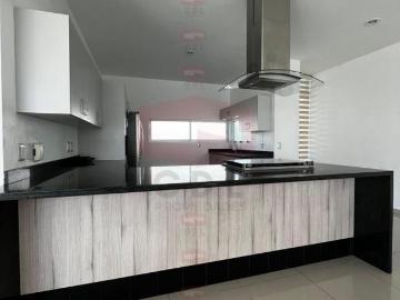 LA RIOJA CASA AMPLIA EN VENTA
