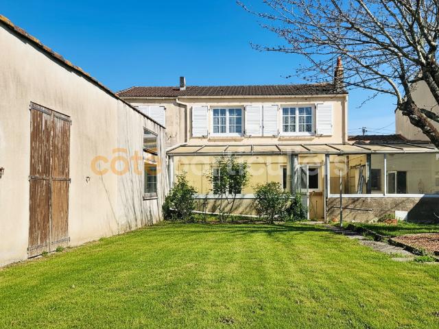 LA ROCHE SUR YON MAISON 5 PIECES 106 M2 JARDIN SANS VIS A VIS GRAND GARAGE
