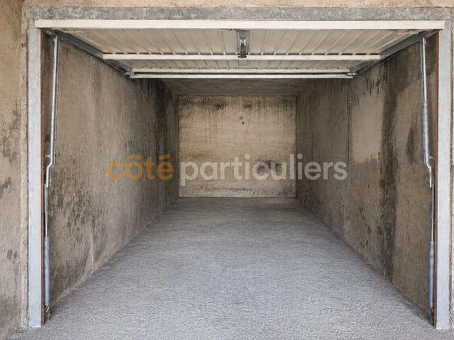 LA ROCHE SUR YON GARAGE PENTAGONE 12 M2 ACCES INDEPENDANT