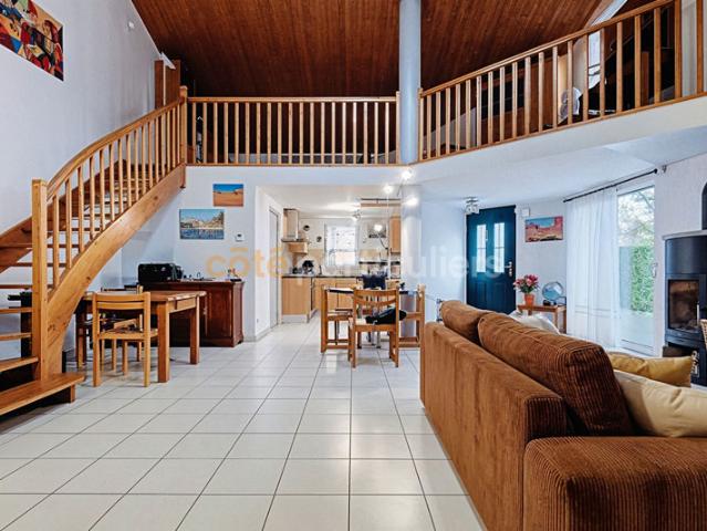 LA ROCHE SUR YON QUARTIER BELLE PLACE MAISON 5 PIECES 159 M2 JARDIN VERANDA