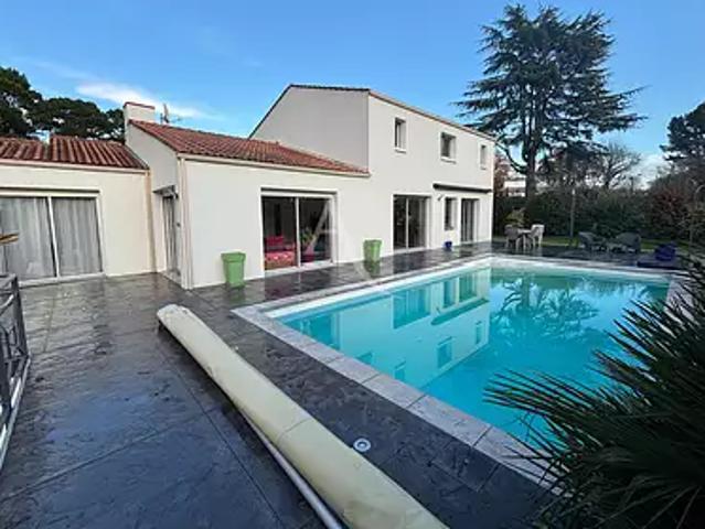 La Roche sur Yon 85000 Achat / Vente maison 6 pièces t6 au dernier étage piscine