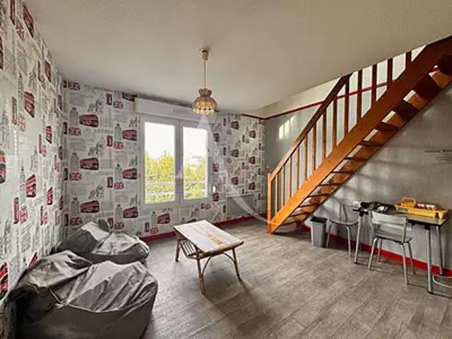 La Roche sur Yon 85000 Location appartement 2 pièces t2 au dernier étage parking