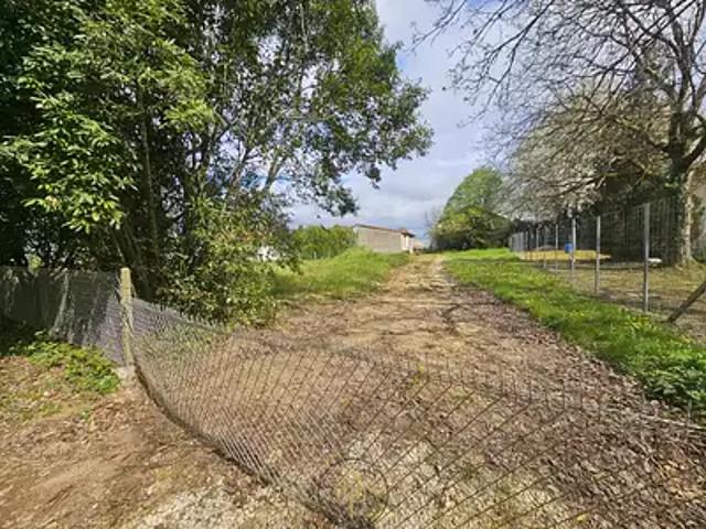 La Rochefoucauld en Angoumois 16110 Achat / Vente maison 1 pièce t1