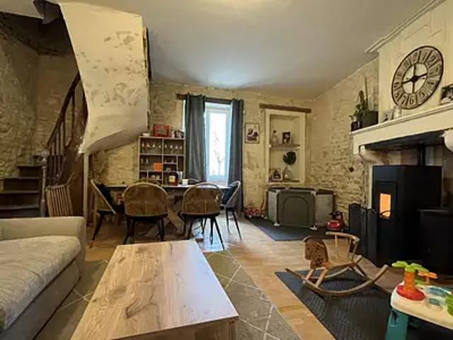 La Rochefoucauld en Angoumois 16110 Achat / Vente maison 4 pièces t4