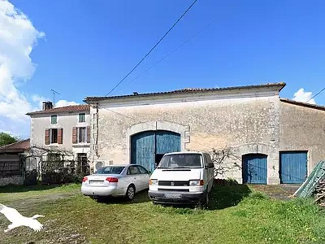La Rochefoucauld en Angoumois 16110 Achat / Vente maison 5 pièces t5 parking
