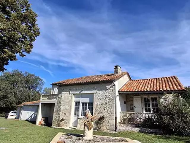 La Rochefoucauld en Angoumois 16110 Achat / Vente maison 5 pièces t5 terrasse