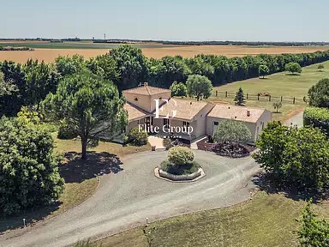 La Rochelle 17000 Achat / Vente maison 8 pièces t8 au dernier étage