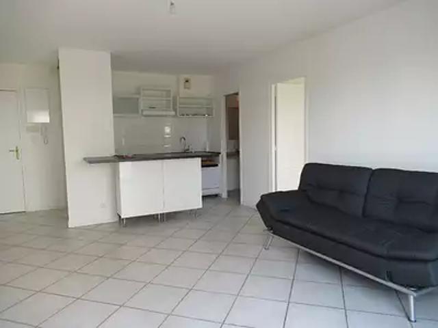 La Rochelle 17000 Location appartement 2 pièces t2 au dernier étage cave