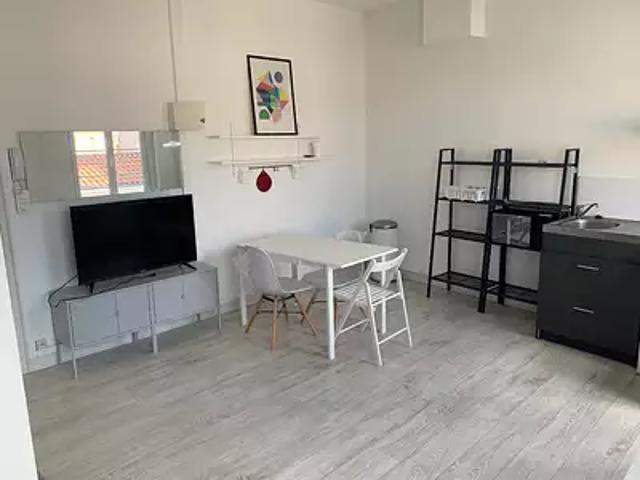 La Rochelle 17000 Location appartement 2 pièces t2 au dernier étage