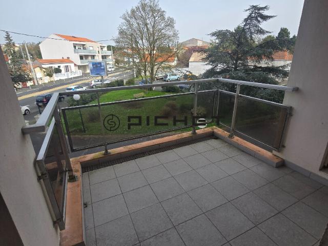 LA ROCHELLE APPARTEMENT T2 DE 54.58 M2 A RENOVER AVEC BALCON CAVE ET PARKING