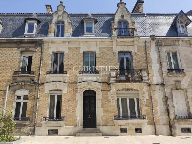 La Rochelle Vieux Port Maison bourgeoise commerces, parc. 265m² La Rochelle