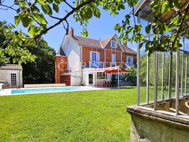 La Rochelle Propriete De Caractere Avec Parc Arbore A 10 M. 243m² La Rochelle