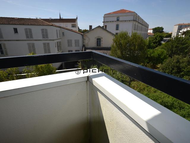 LA ROCHELLE quartier Porte Royale Studio avec ascenseur balcon