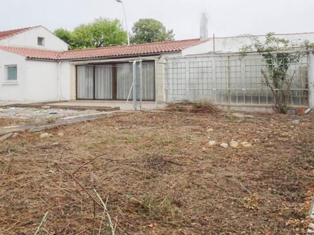 LA ROCHELLE Quartier Saint Eloi, Terrain avec dépendances et garage
