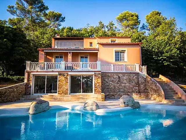 La Roquebrussanne 83136 Achat / Vente maison 6 pièces t6 piscine