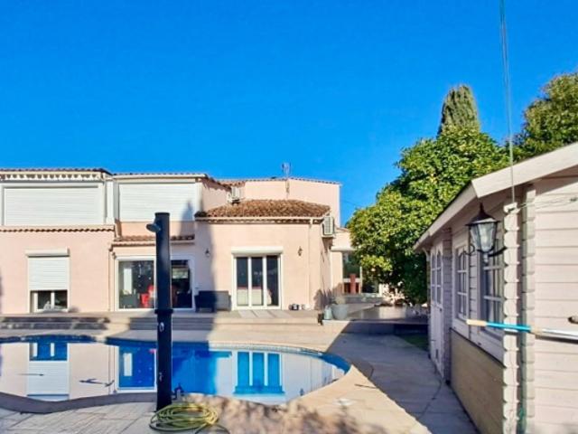 LA ROQUETTE VILLA INDIVIDUELLE SUD T6 DE 245 M2 PISCINE TERR