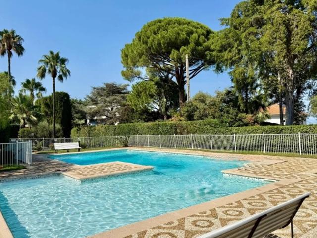 LA ROSTAGNE 3 PIÈCES EN REZ DE JARDIN AU CALME AVEV PISCINE & GARAGE