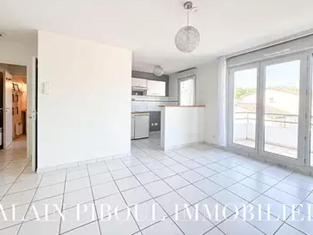 La Salvetat Saint Gilles 31880 Location appartement 2 pièces t2 au dernier étage terrasse