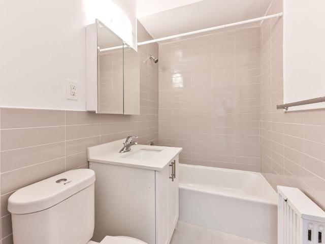 La Salle Towers 2 Bedroom Apartment for Rent at 135 Lawton Blvd, Toronto, ON M4V 1Z6 Deer Park