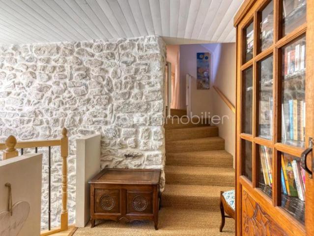 ² LA SALLE EN BEAUMONT 38350 – CORPS DE FERME DE CARACTÈRE RENOVE AVEC VUE PANORAMIQUE SUR L'OBIOU, 139m² D'HABITATION, PISCINE ET 200m² de DÉPENDANCES