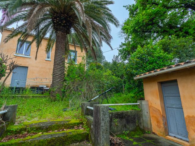 LA SERINETTE Maison 6 pièces en R+1 avec garage