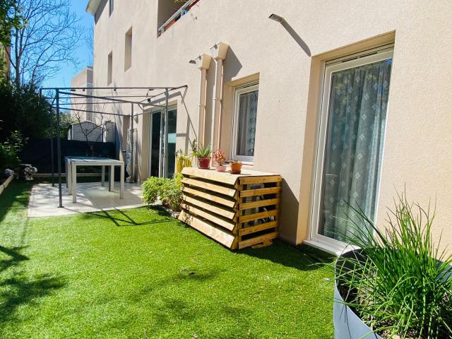 La SEYNE sur MER, PORTES MARINES AU CALME, T3 RECENT de 64 m2 avec JARDIN de 40 m2 + BOX.FAIBLES CHARGES