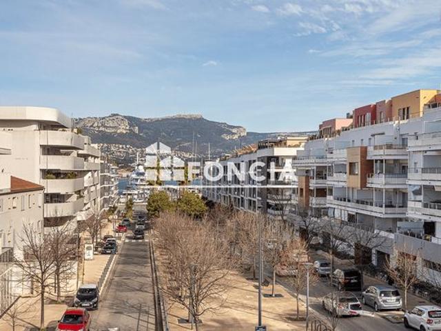 La seyne sur mer appartement type 2 tres bon etat loue parking prive