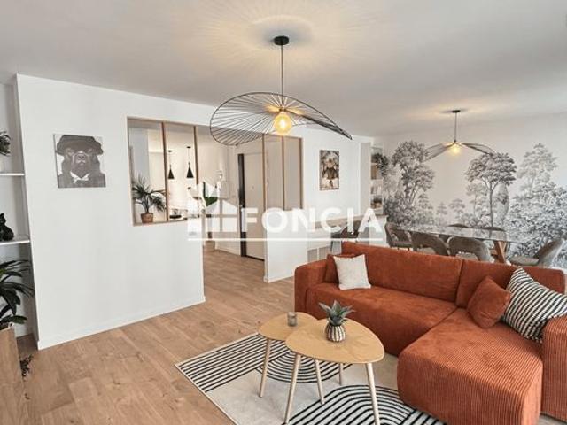 La seyne sur mer Superbe appartement Type 4 de 81m2 entièrement rénové cave possibilité garage en supplément